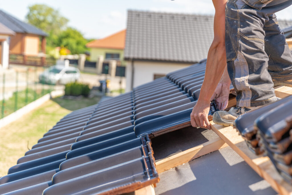 Dakpannen leggen